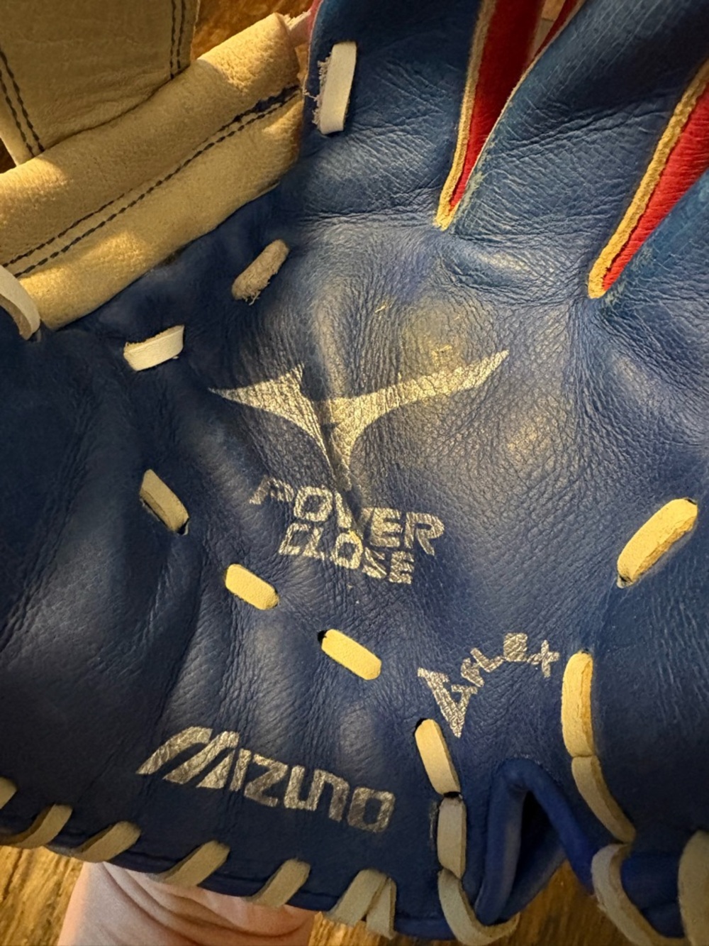 Mizuno 11'' Youth Prospect PowerClose Series RHT Glove Game-ready - Picture 6 of 7